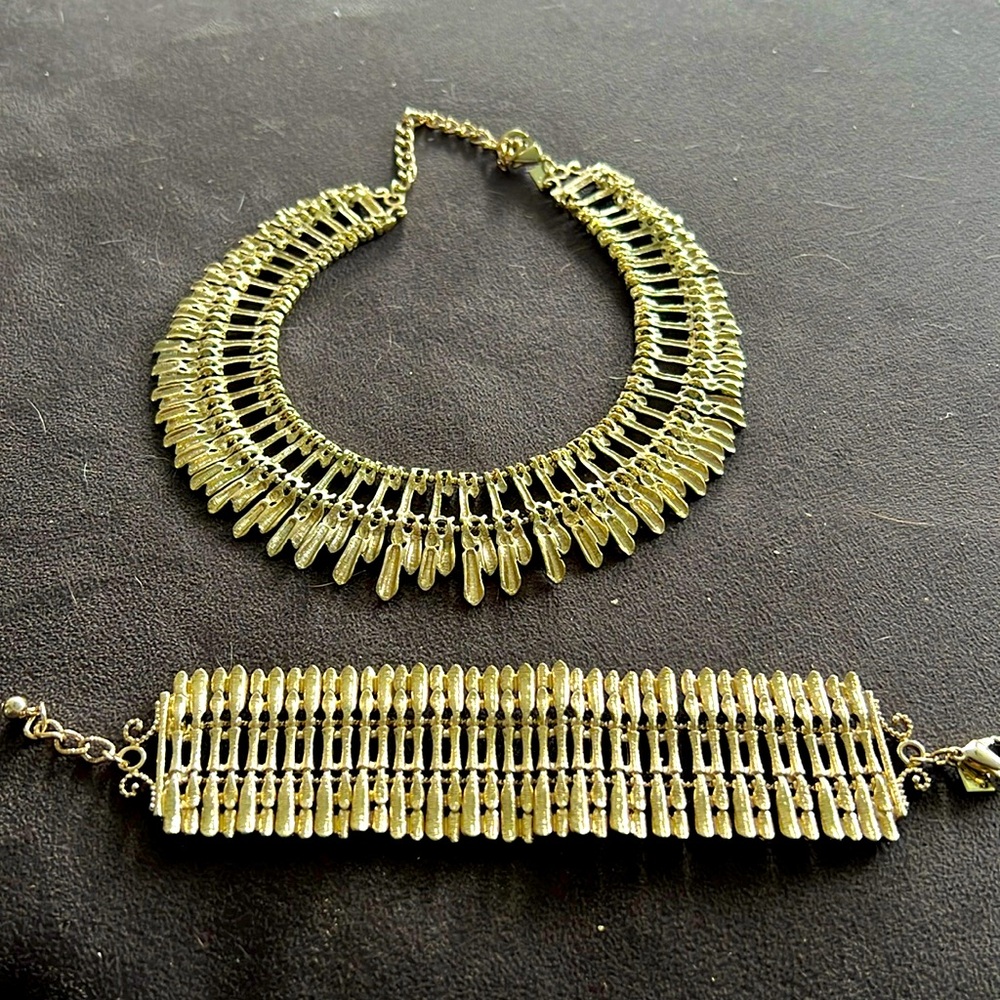 Gold Necklace and Bracelet Set